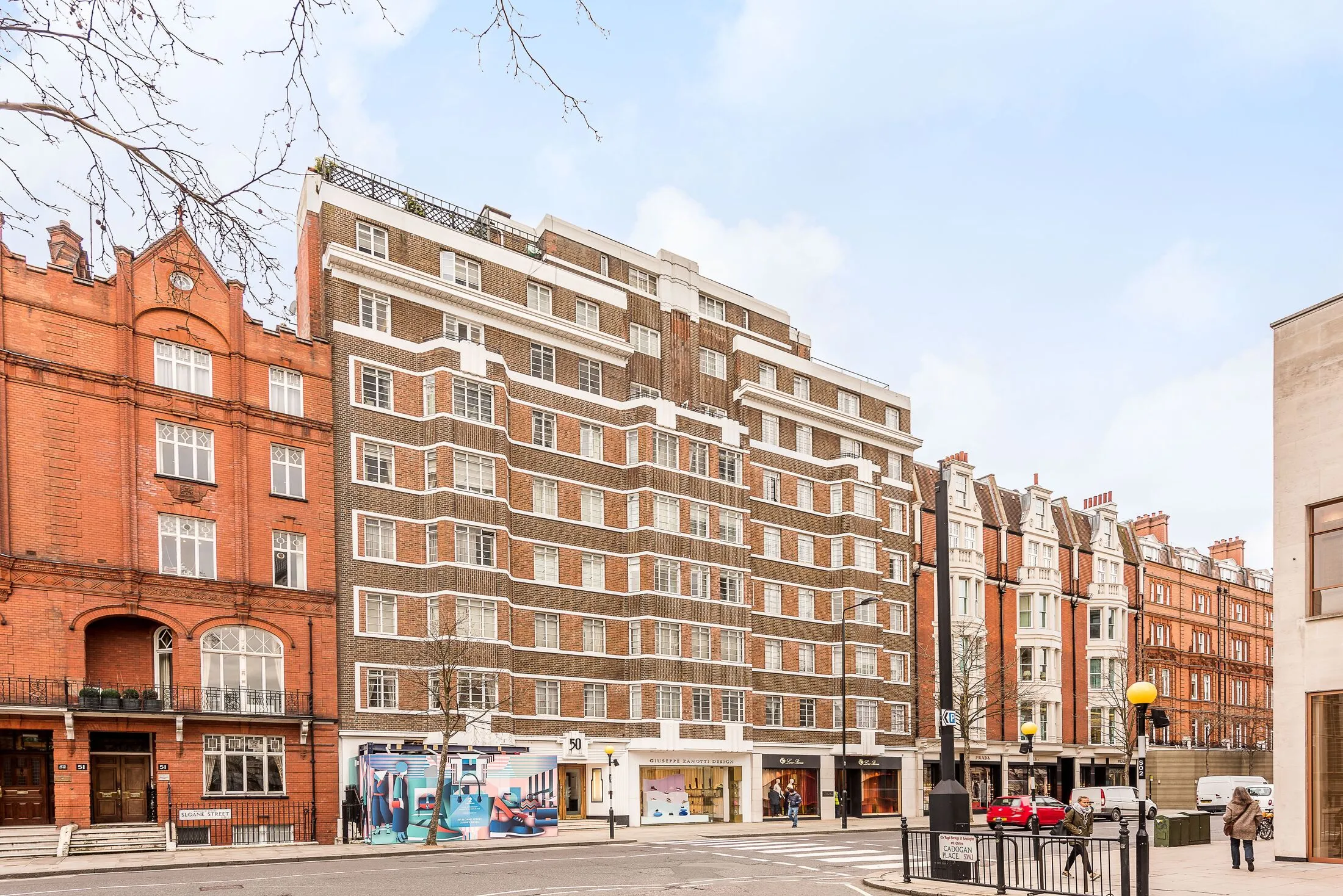 Flat Pavilion Road in Greater London