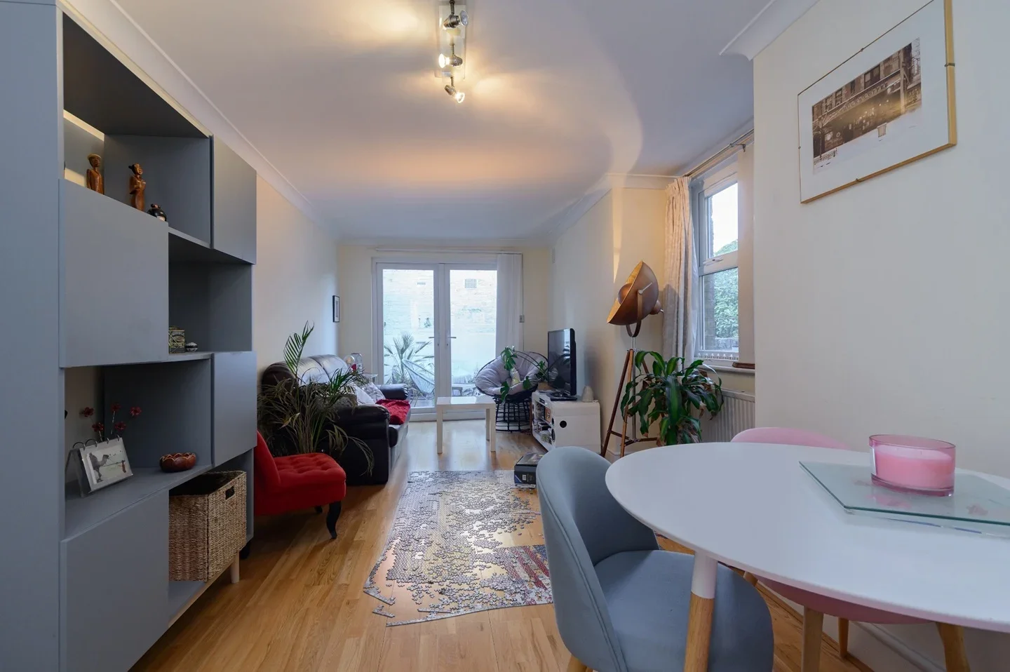 Flat Dornfell Street in Greater London