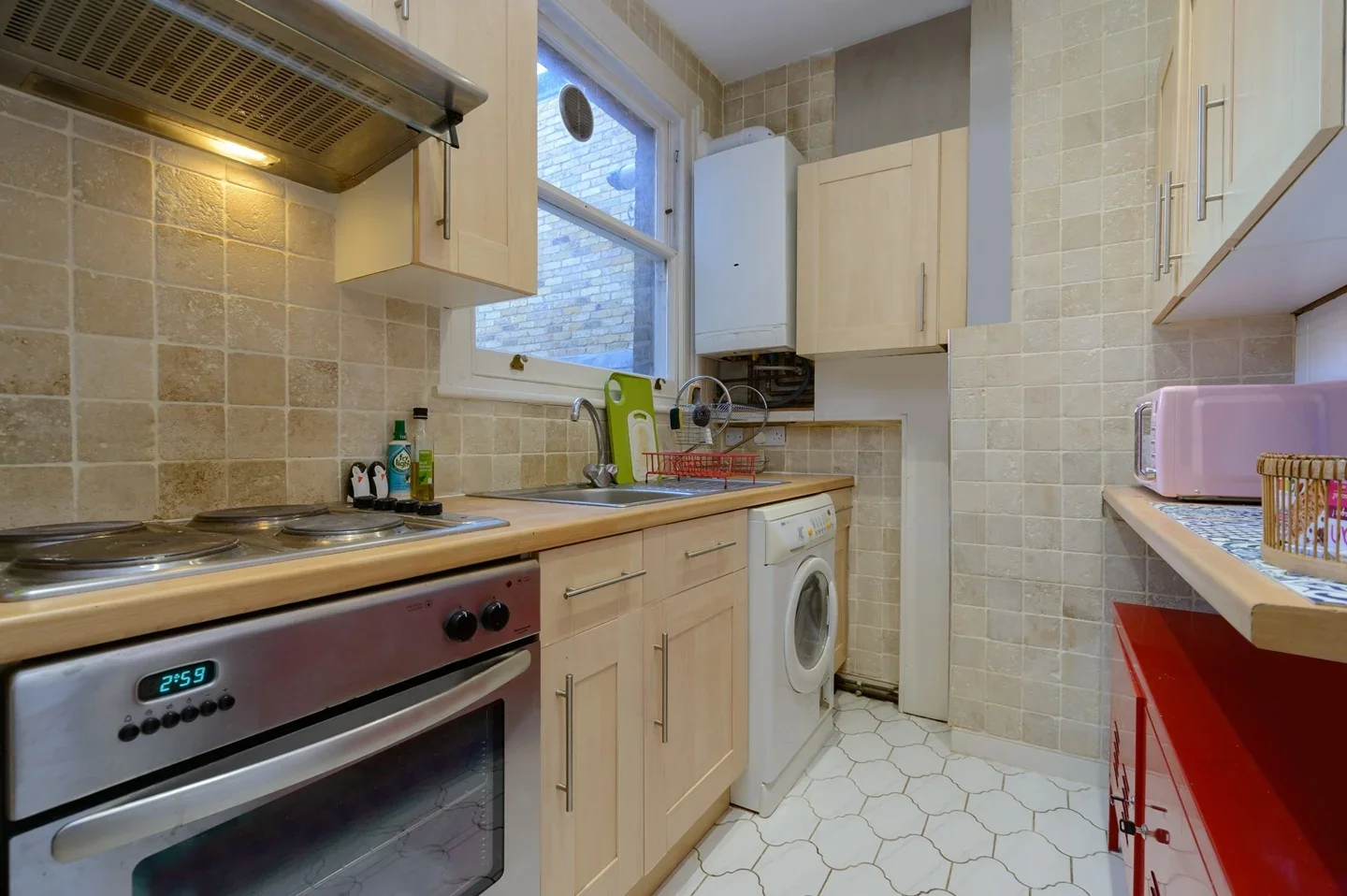 Flat Dornfell Street in Greater London