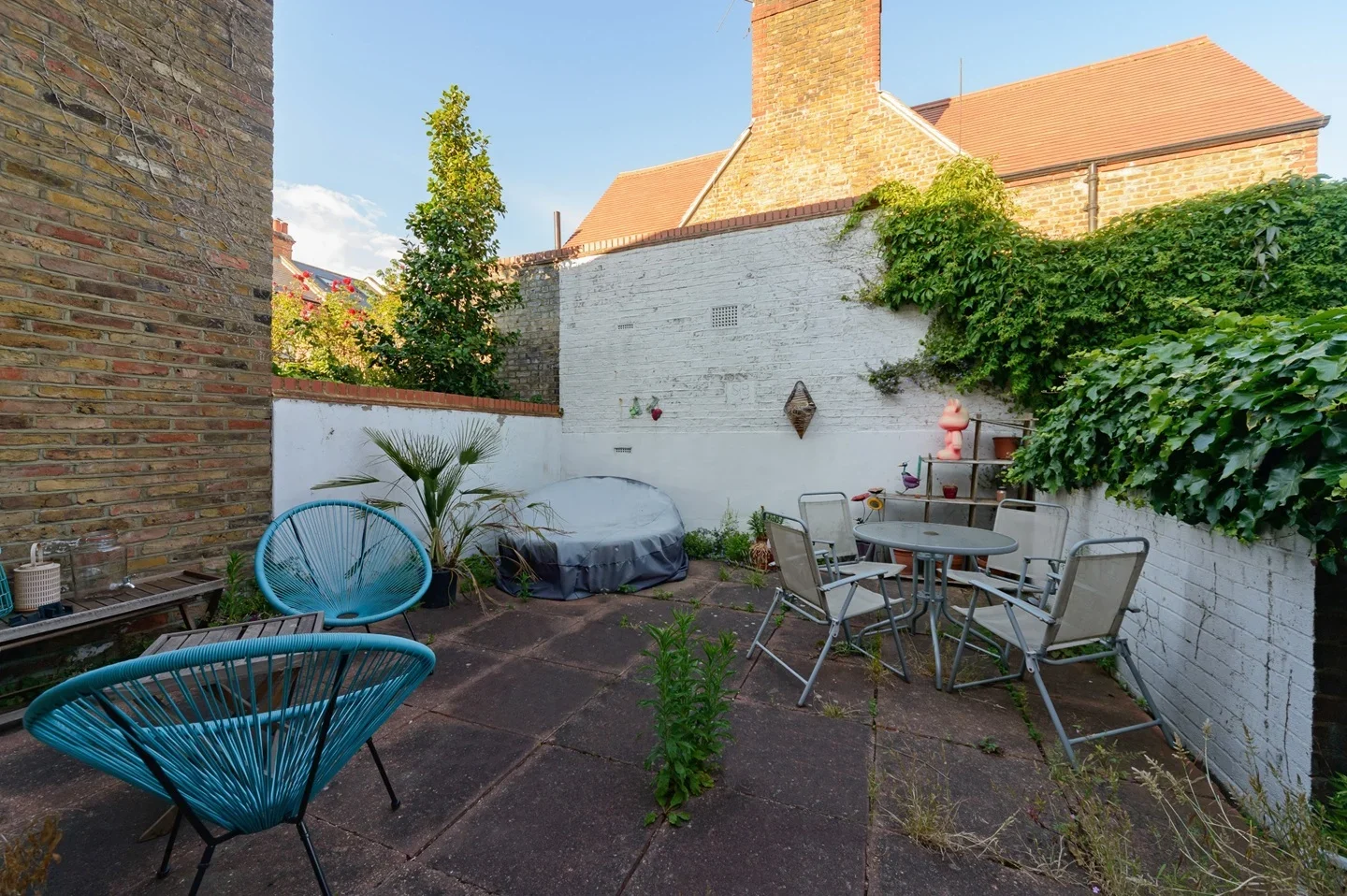 Flat Dornfell Street in Greater London