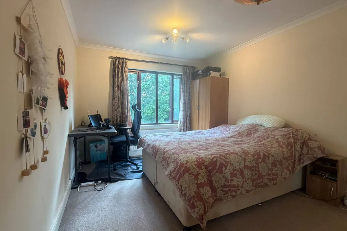 Flat Roxborough Park in Greater London