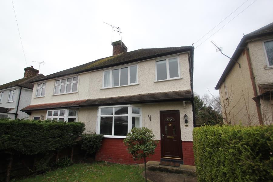 House Tennyson Road in Borough of Runnymede
