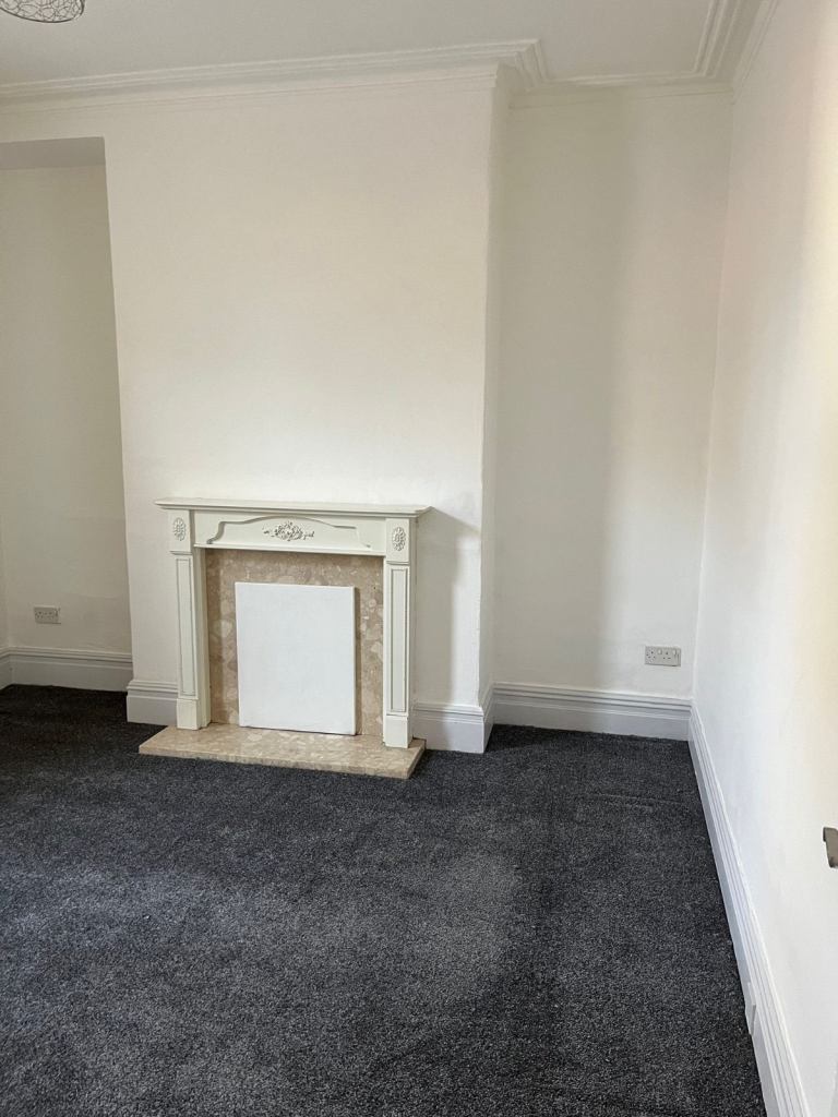 House Emerald Close in Blackburn