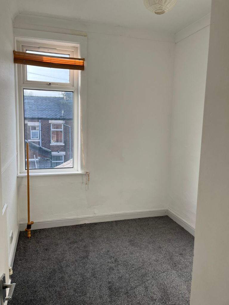 House Emerald Close in Blackburn