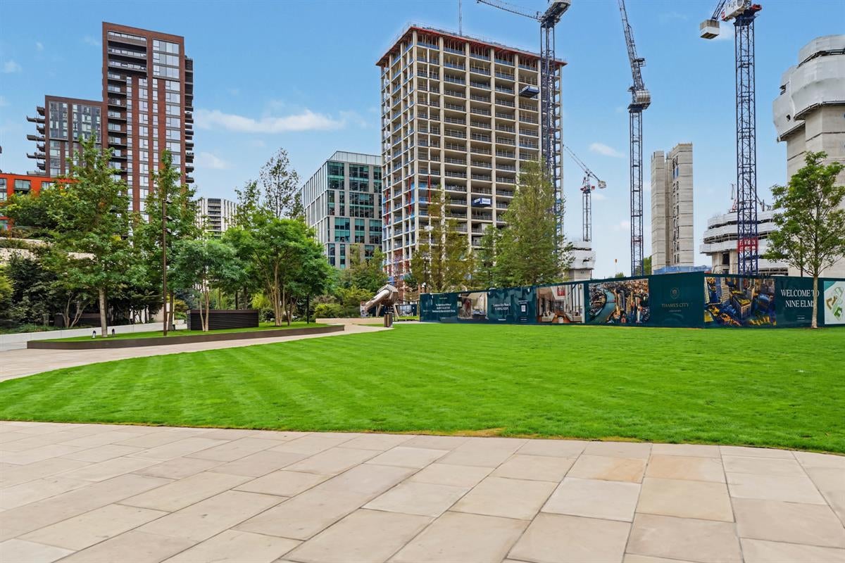 Flat Carnation Way in Greater London
