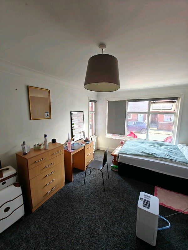 Room Back Walmsley Road in Leeds