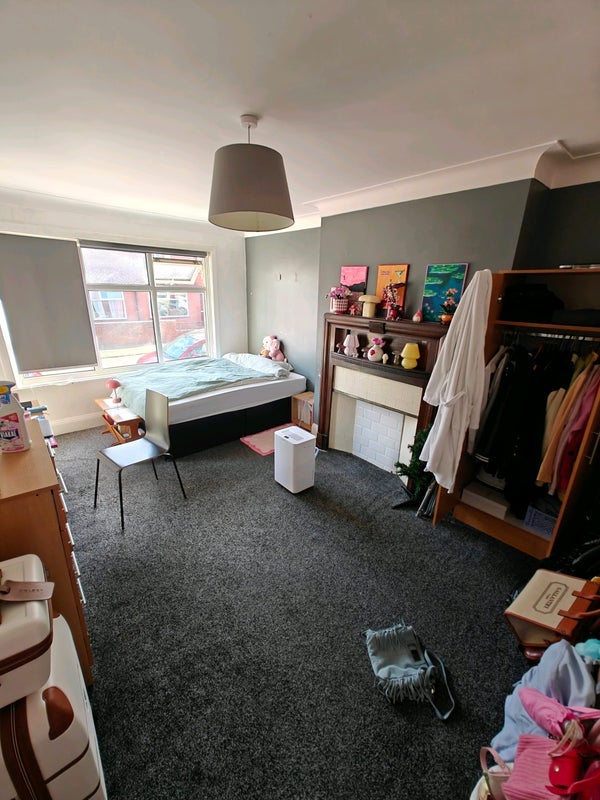 Room Back Walmsley Road in Leeds