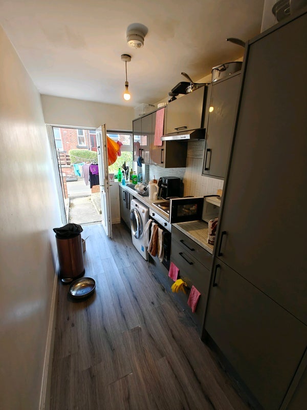 Room Back Walmsley Road in Leeds