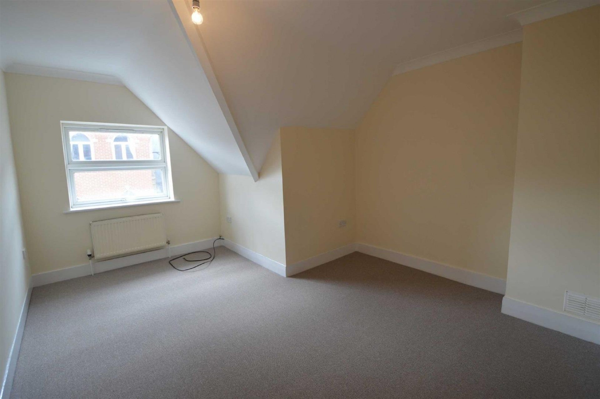 Flat The Broadway in Wealden
