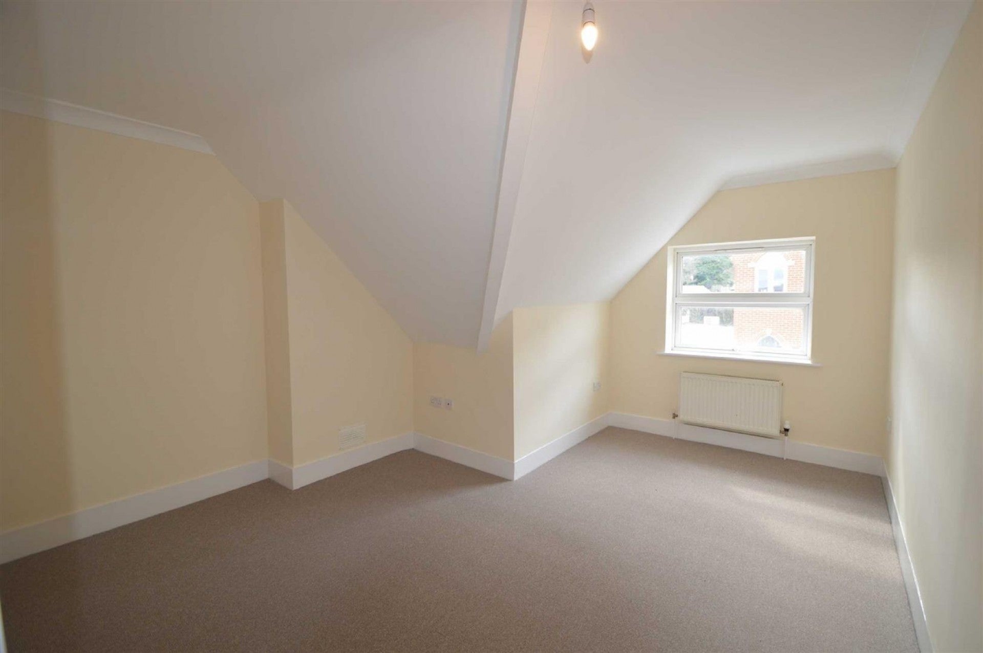 Flat The Broadway in Wealden