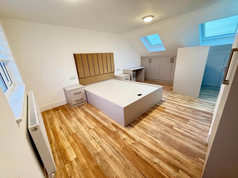 Room Wexham Road in Slough