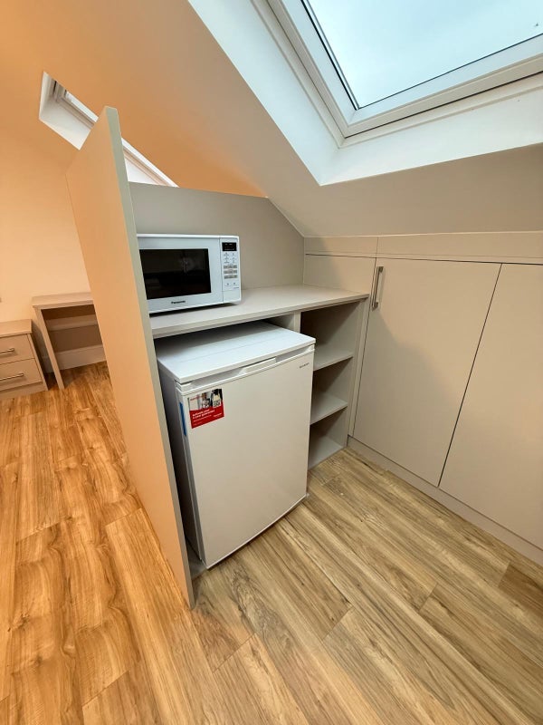 Room Wexham Road in Slough