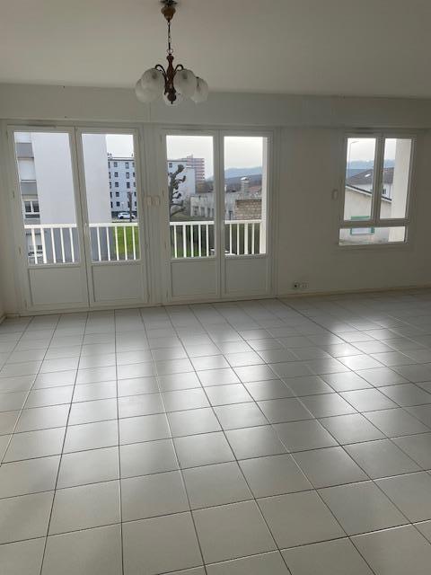 Flat Avenue Jean Moulin in Oyonnax