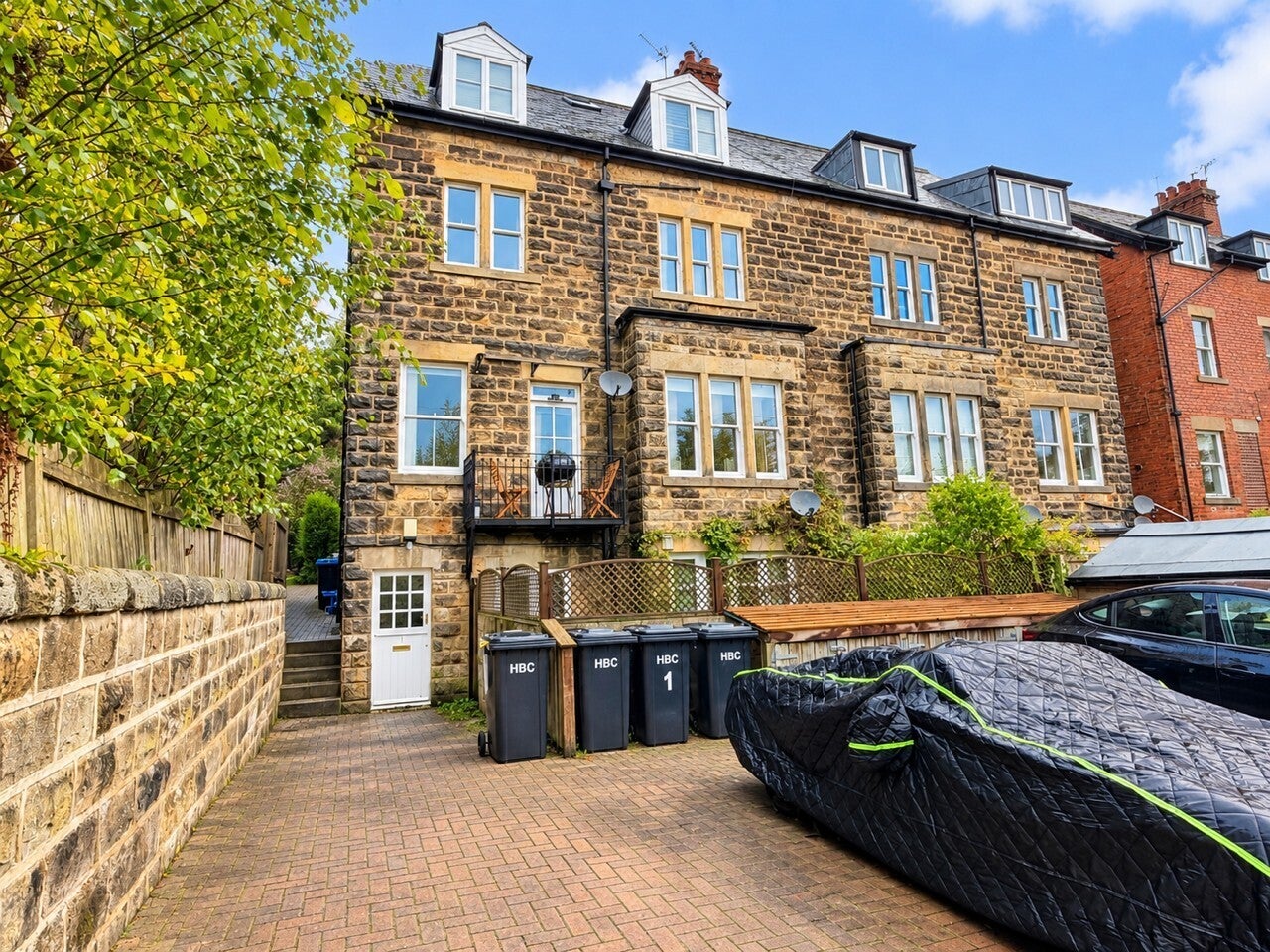 Flat Harlow Moor Drive in Harrogate