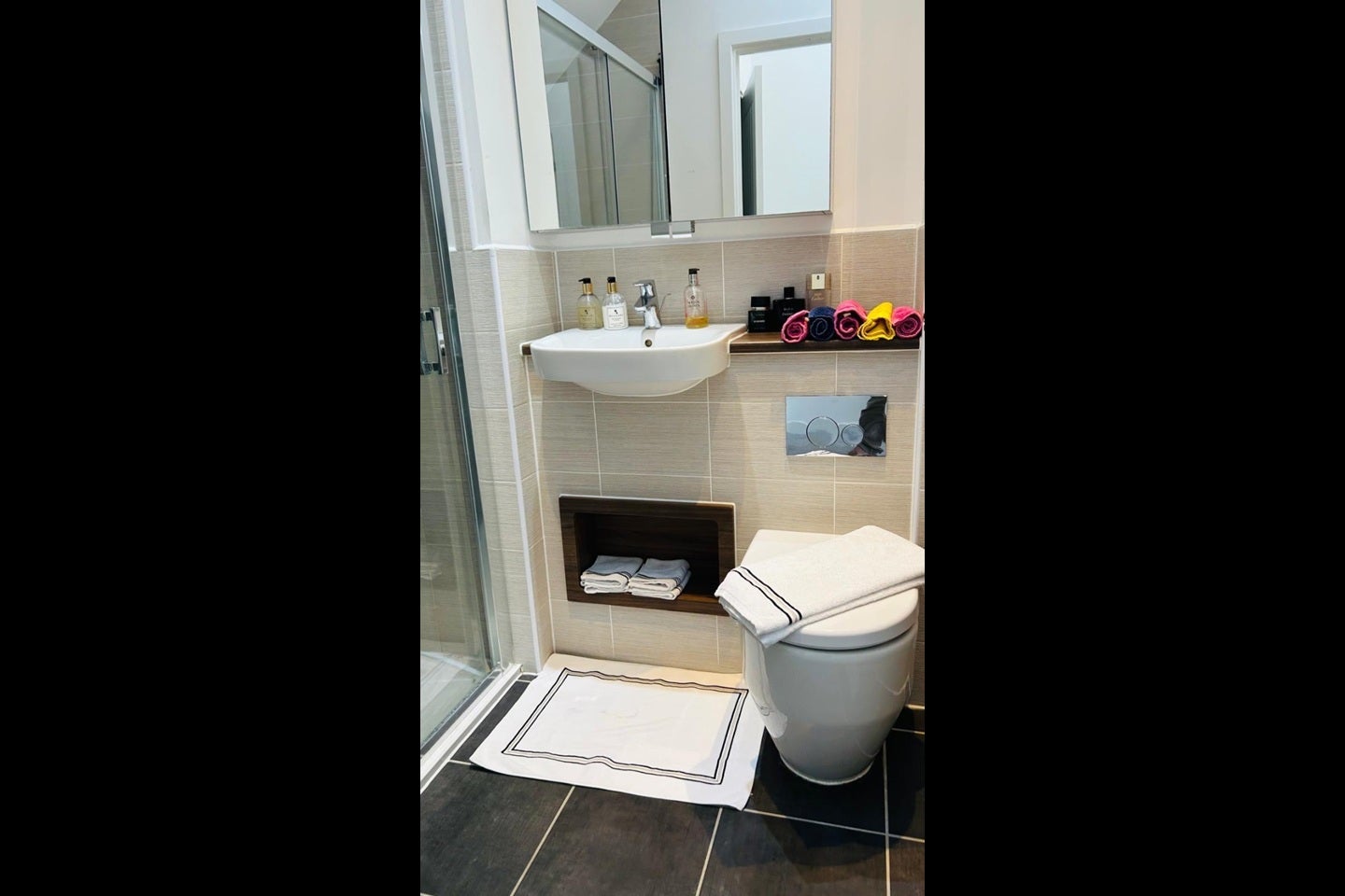 Room McReady Road in Greater London