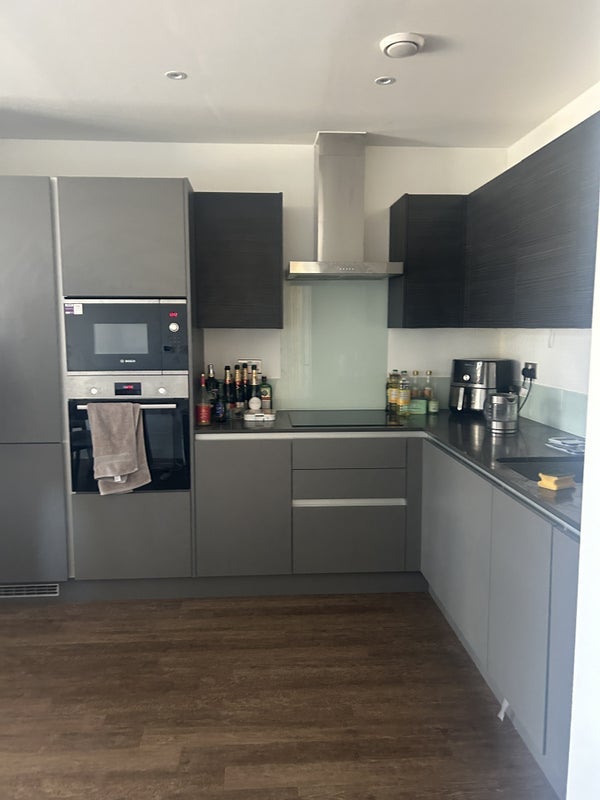 Flat Vanguard Way in Greater London