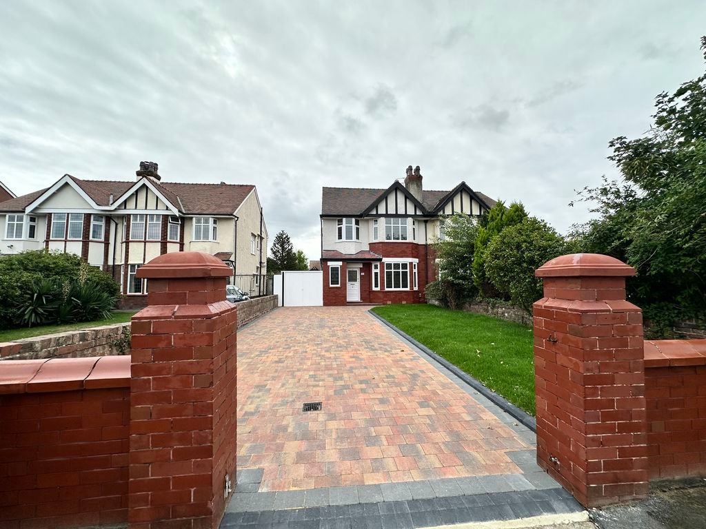 House Roe Lane in Southport