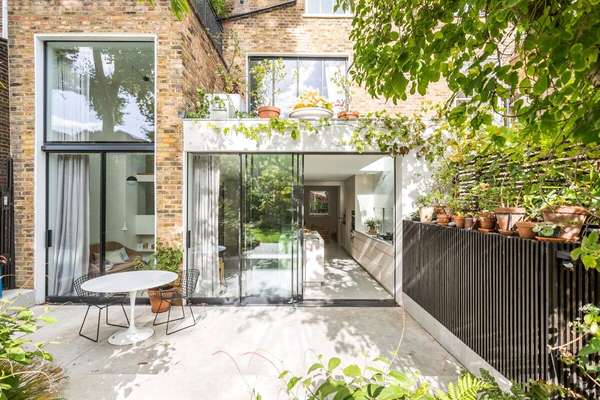 House Ockendon Road in Greater London