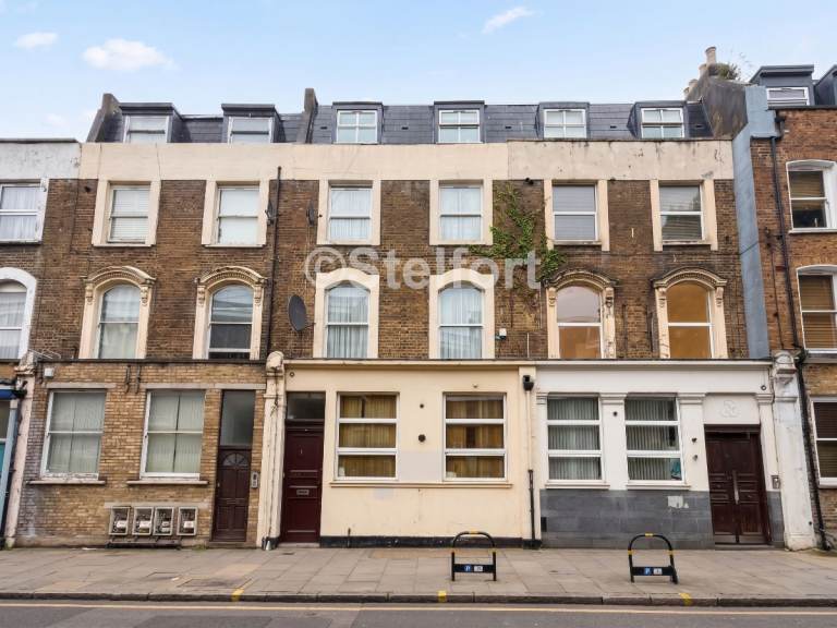 Flat Hornsey Road in Greater London