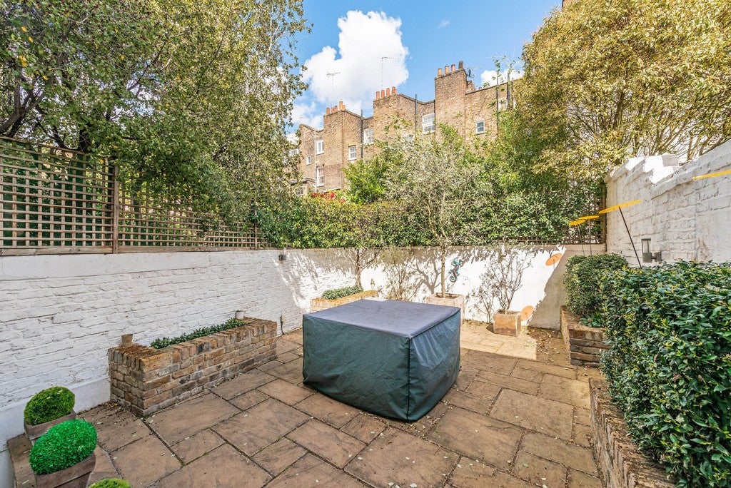House Trevor Place in City of Westminster