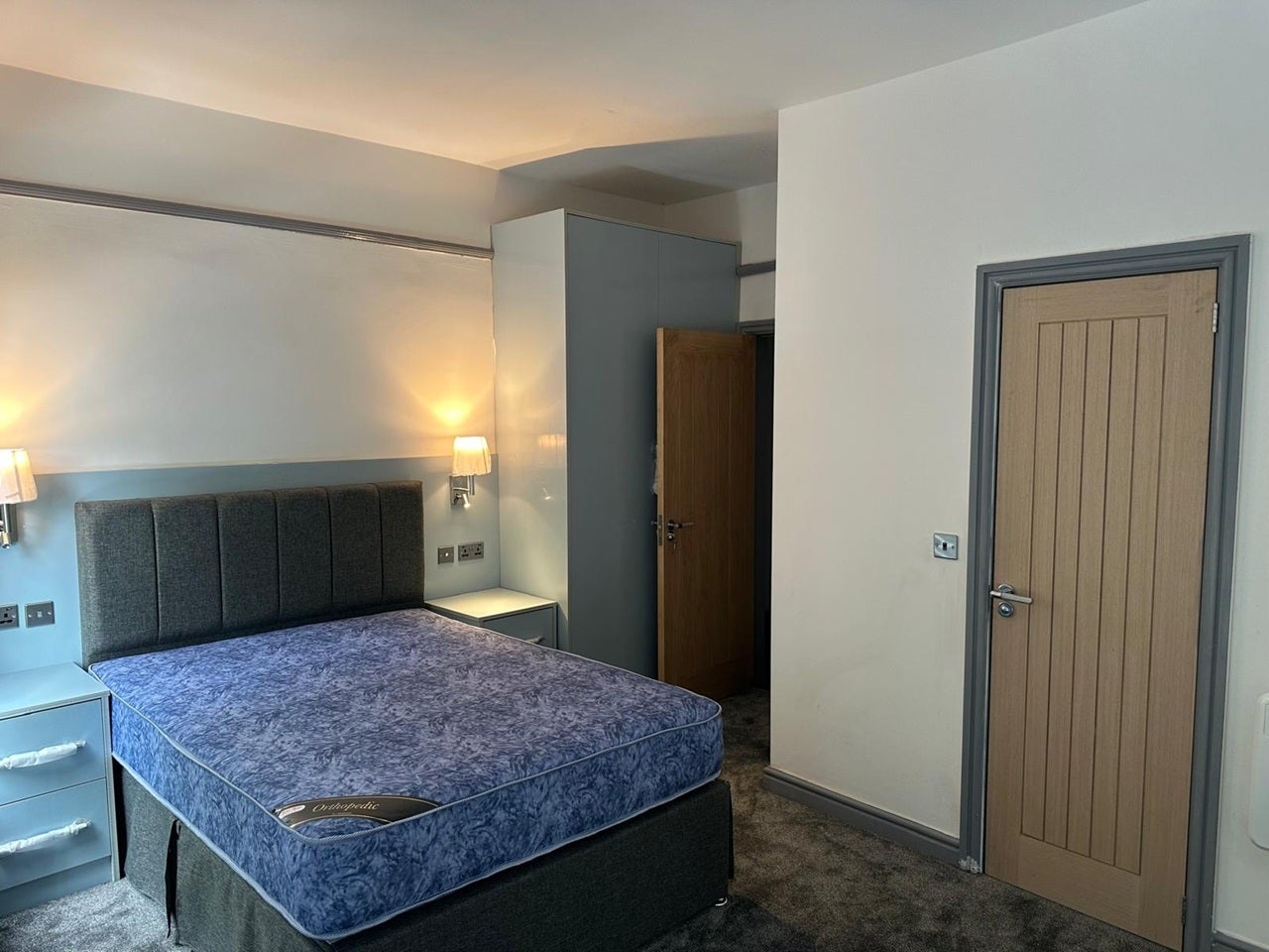 Room Kennerley Road in Bramhall