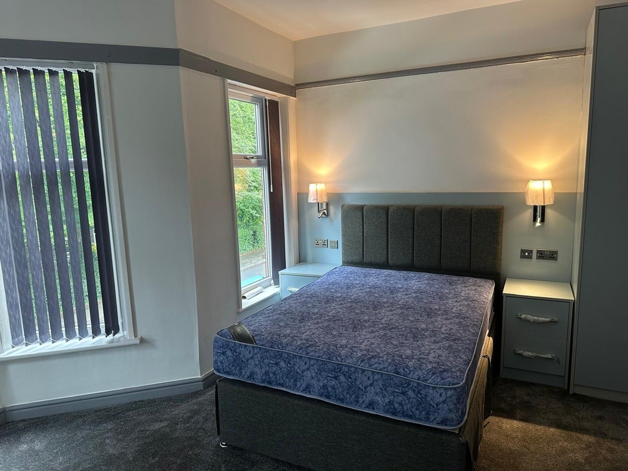 Room Kennerley Road in Bramhall