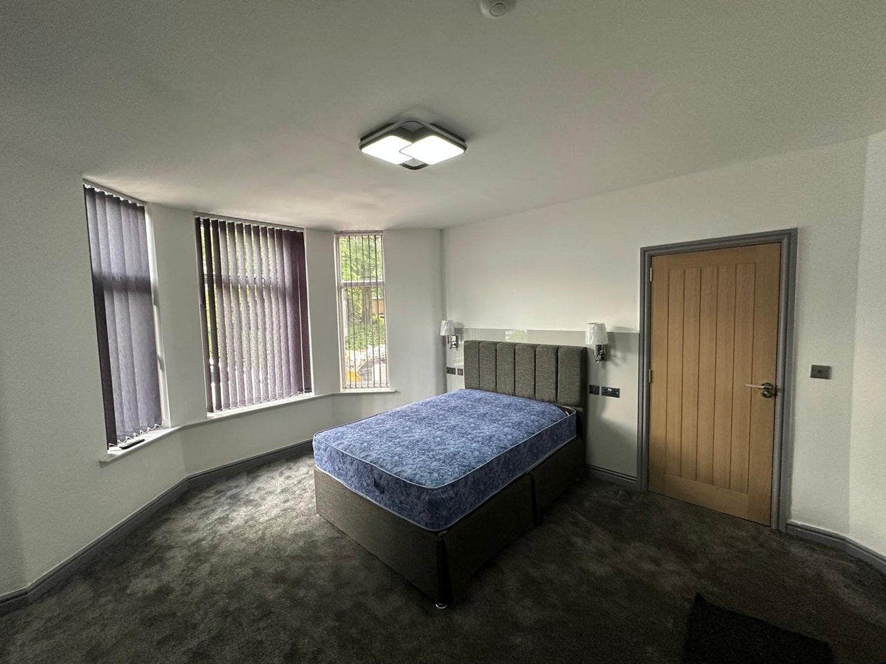 Room Kennerley Road in Bramhall