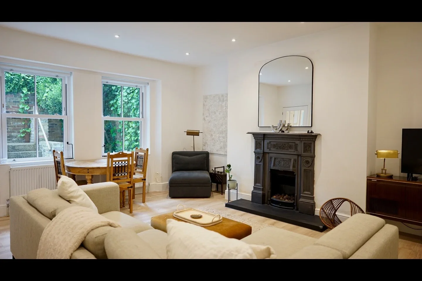 Flat Victoria Way in Greater London