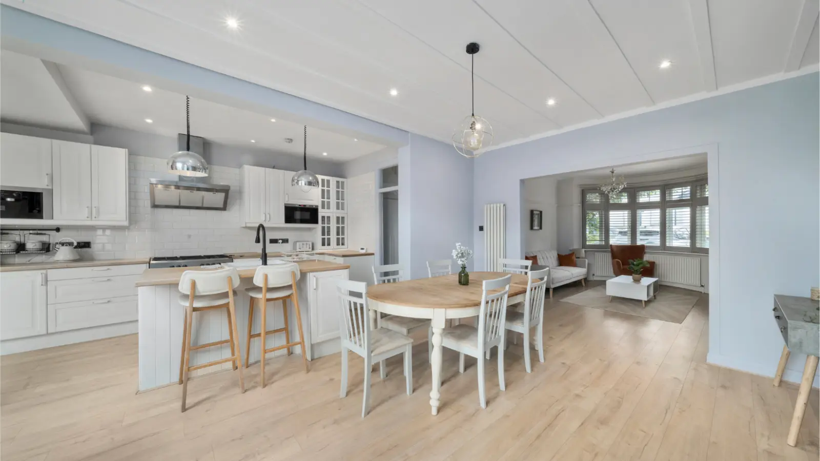 Flat Mount Ephraim Lane in Greater London