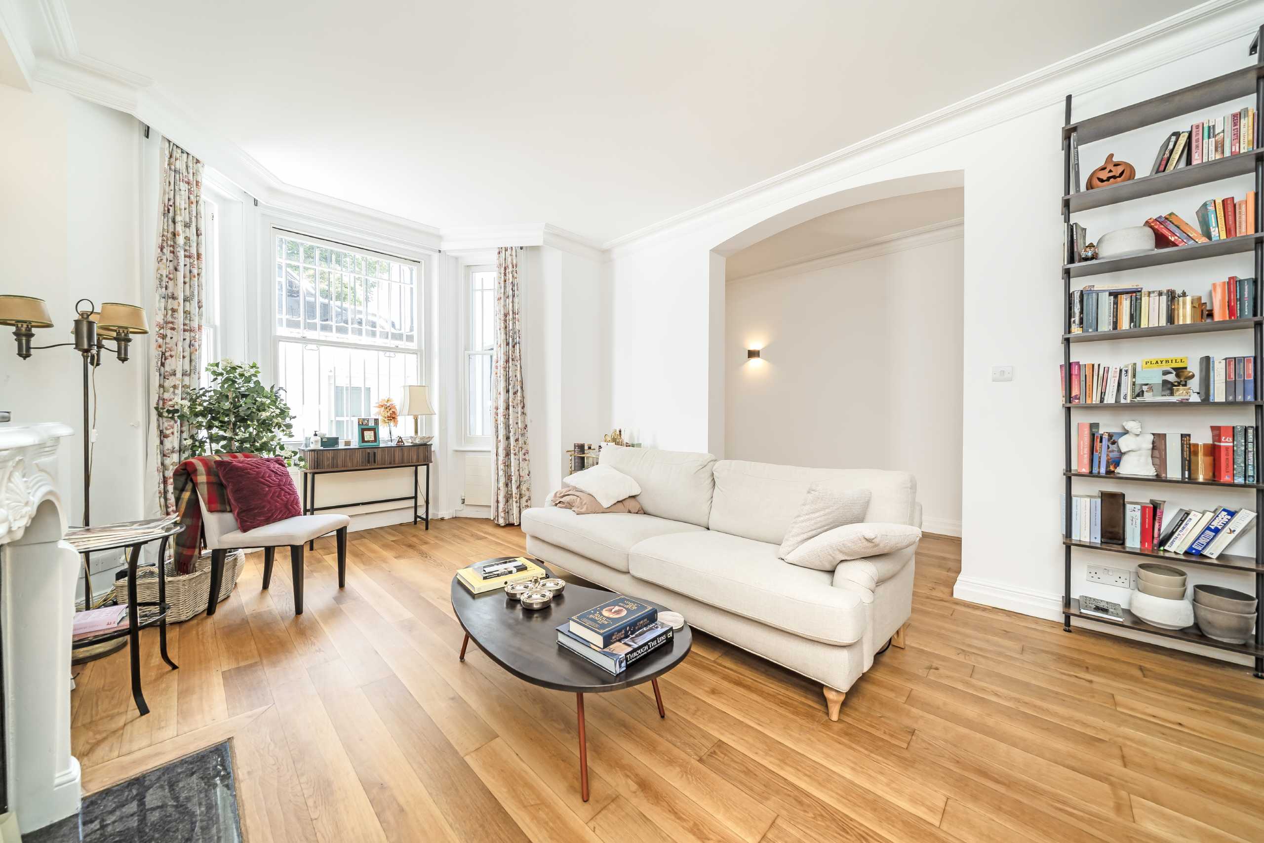 Flat Ladbroke Road in Greater London