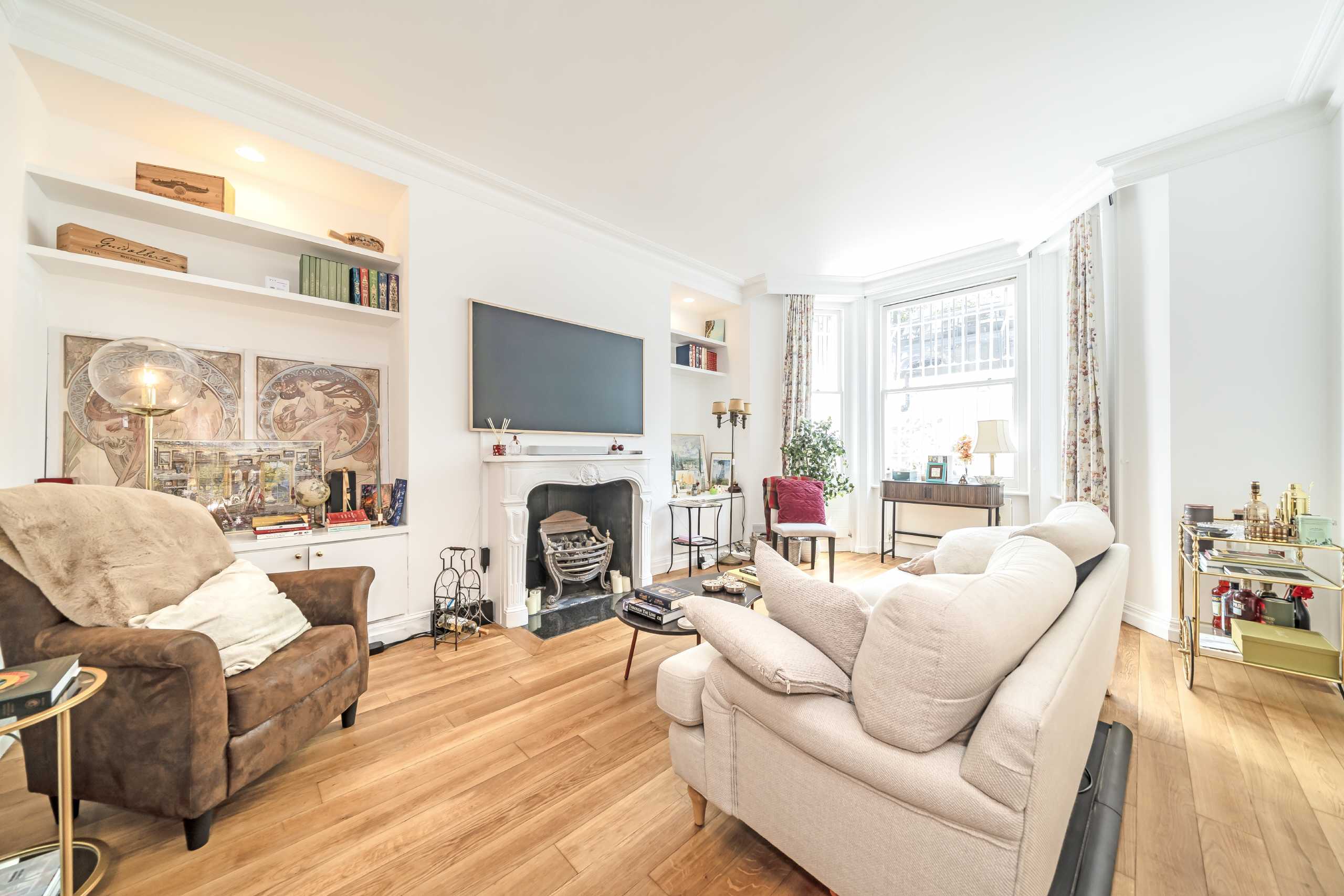 Flat Ladbroke Road in Greater London