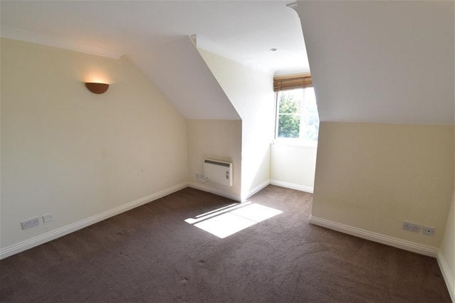 Flat Fulmar Close in Greater London