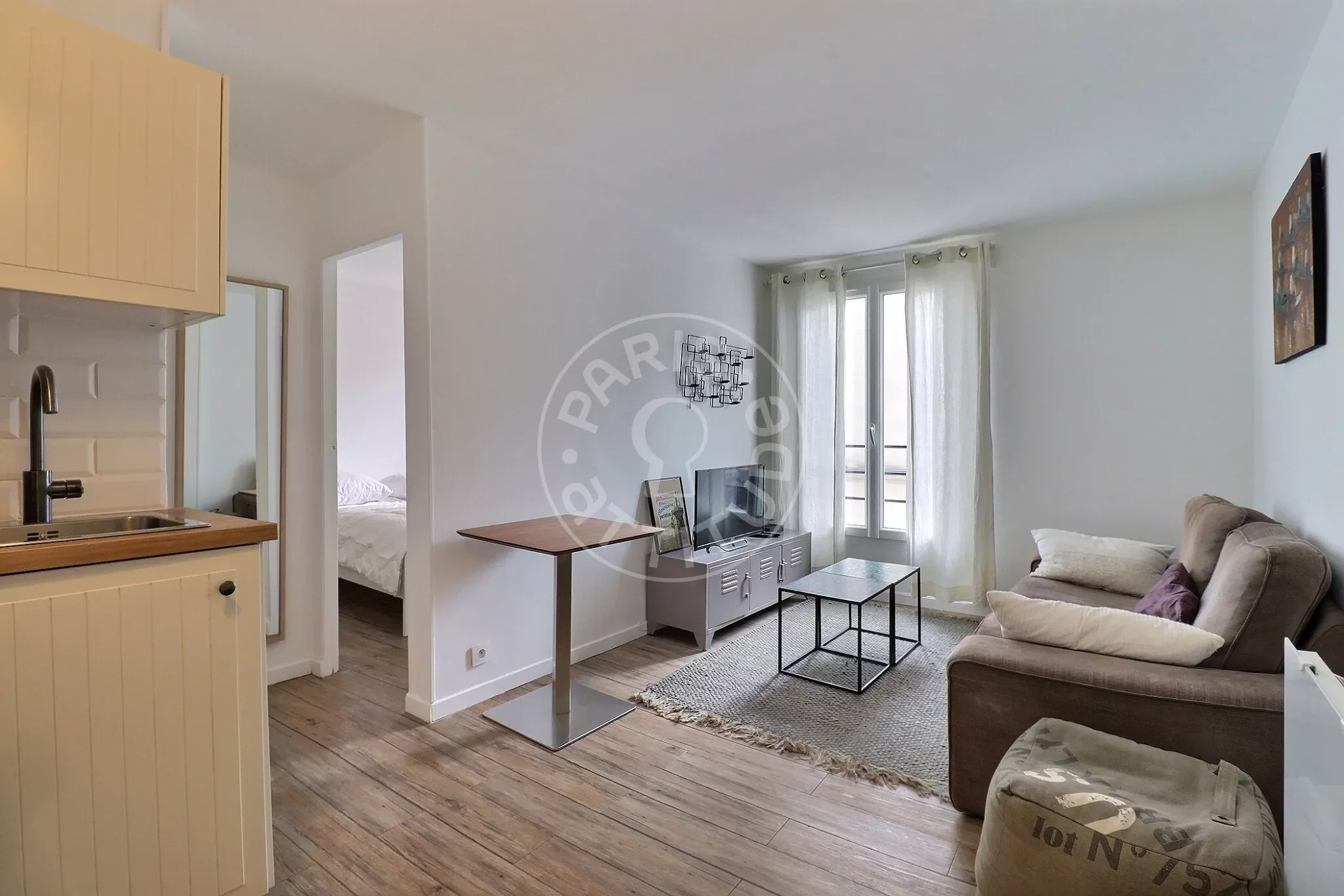 Flat Boulevard Voltaire in Paris