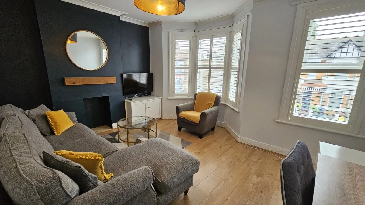 Flat Adelaide Road in Greater London