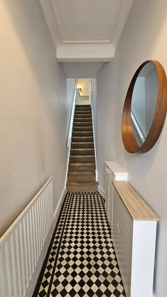 Flat Adelaide Road in Greater London