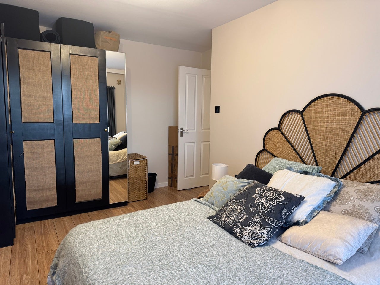 Flat Crofton Way in Greater London