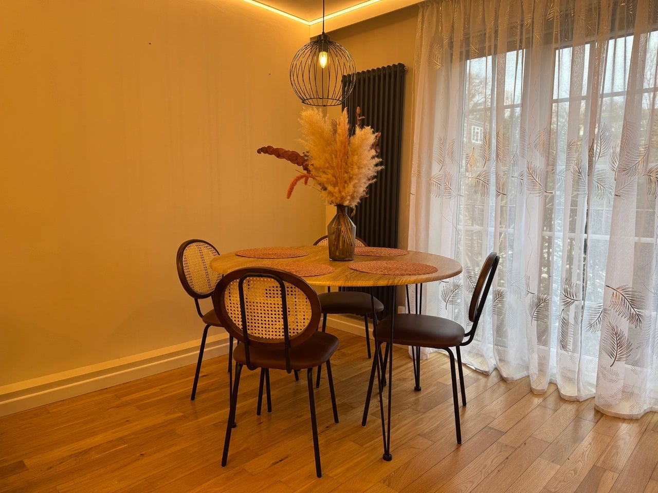 Flat Crofton Way in Greater London