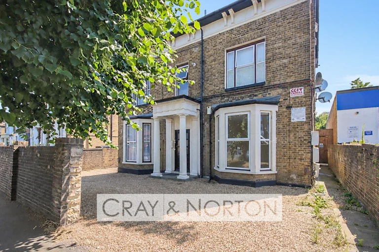 Flat Sydenham Road in London