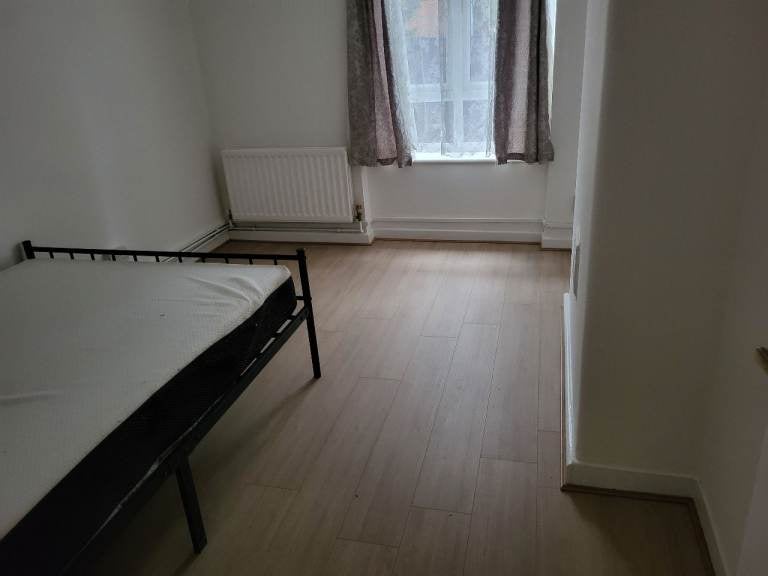 Flat Charnwood Street in Greater London