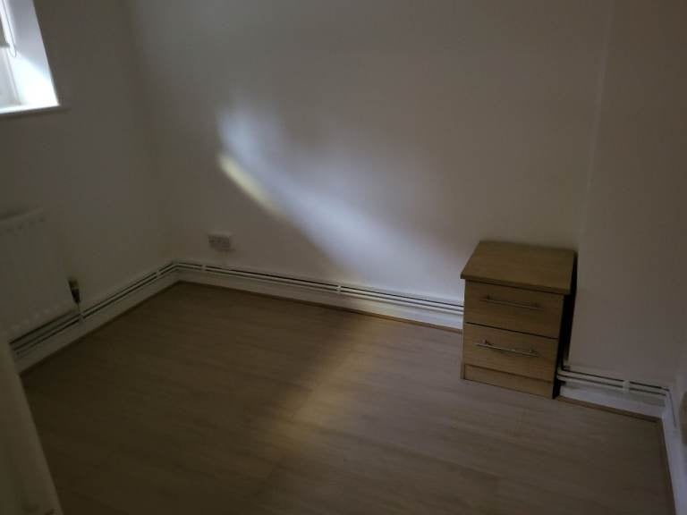 Flat Charnwood Street in Greater London