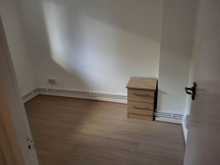 Flat Charnwood Street in Greater London