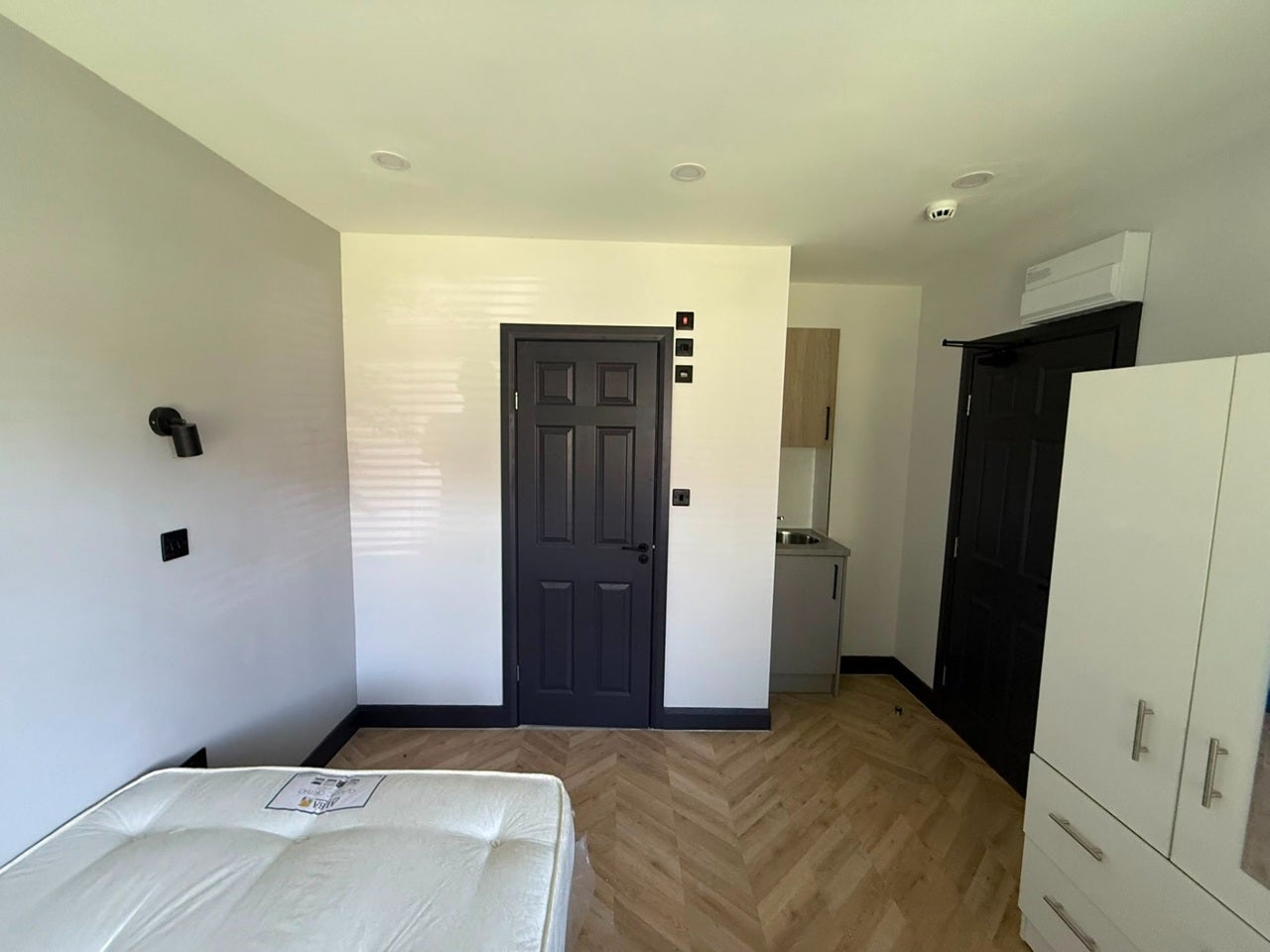 Flat Marnham Crescent in Greater London