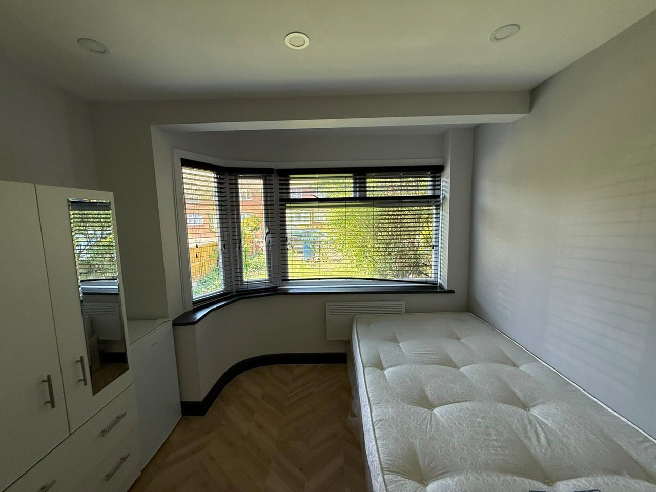 Flat Marnham Crescent in Greater London