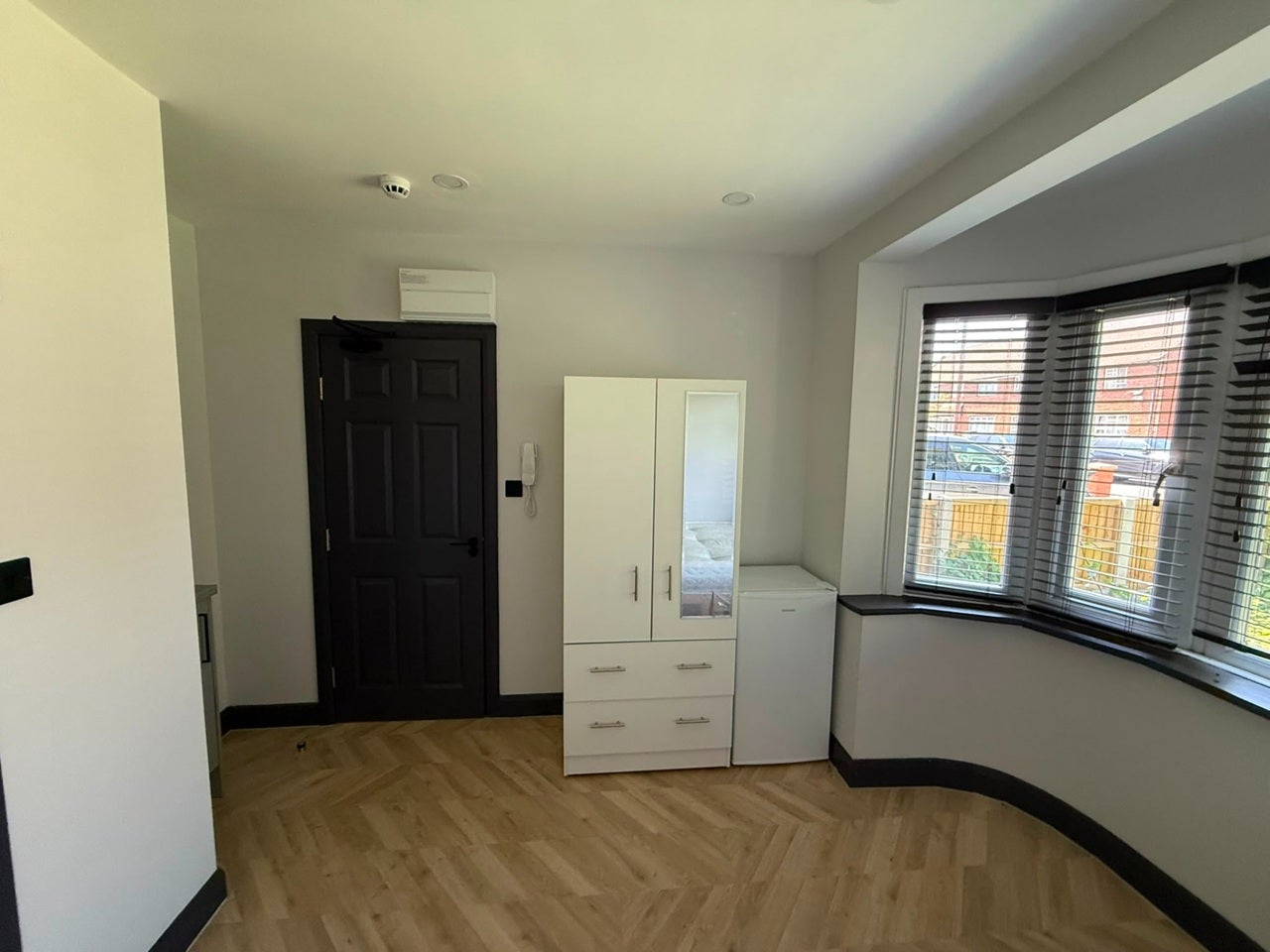 Flat Marnham Crescent in Greater London