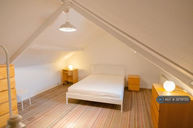 Room Hanover Street in Swansea
