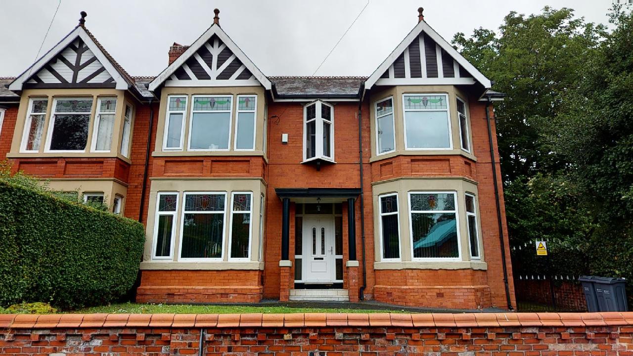Flat Heaton Road in Manchester
