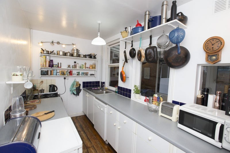 Room Cradock Road in Leicester
