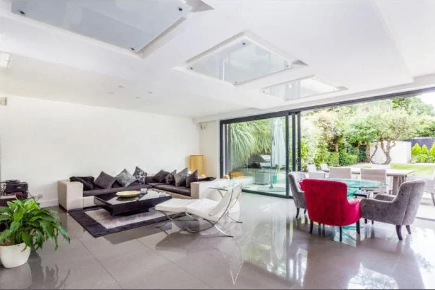 House Derwent Avenue in Greater London