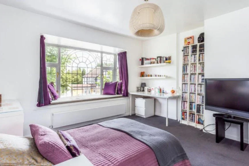 House Derwent Avenue in Greater London