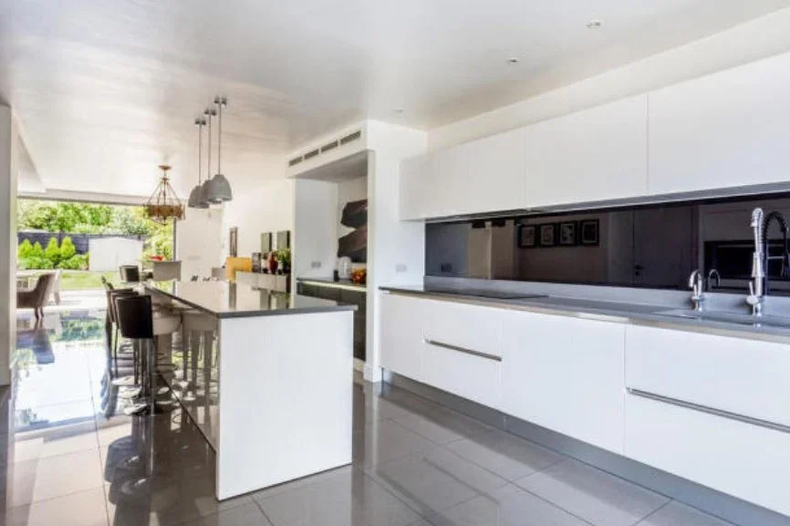 House Derwent Avenue in Greater London